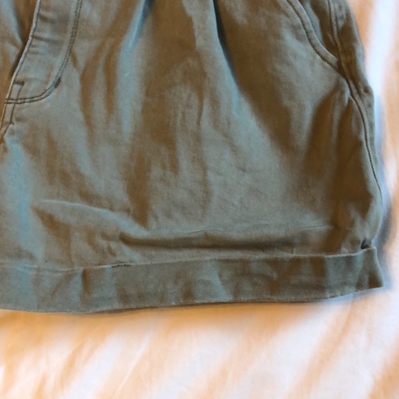 Hollister Ultra High Rise Paperbag Shorts in Army Green - Picture 8 of 8